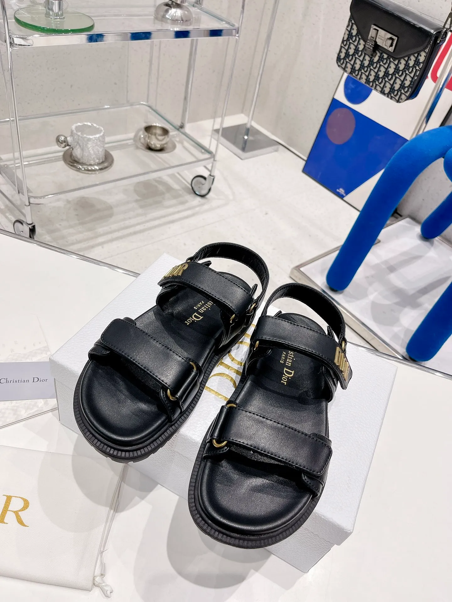 👟👟Ex-factory price 440👟👟 Dior 2022 Dior new color Velcro sandals original replica super durable and versatile style very comfortable on the feet, slim and white, more fragrant than the grandma model Upper: original cowhide Inner: sheepskin lining Buckle: original d hardware buckle Outsole: original molded T👟👟 ex-factory price U outsole Code number: 35～40#